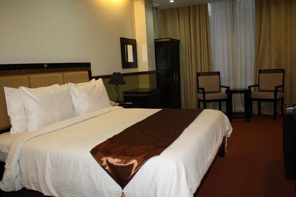 Hotel Crown Palace