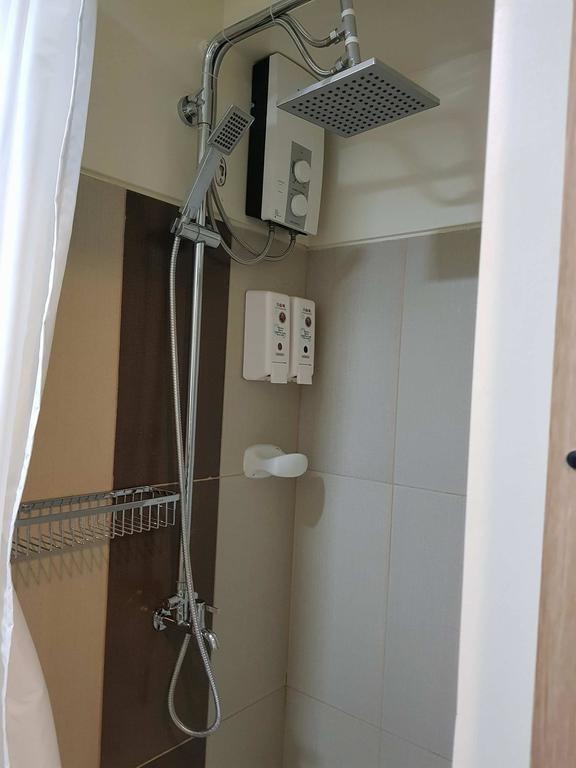 Studio Unit At The Breeze Residences Manila