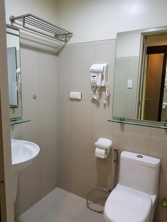 Studio Unit At The Breeze Residences