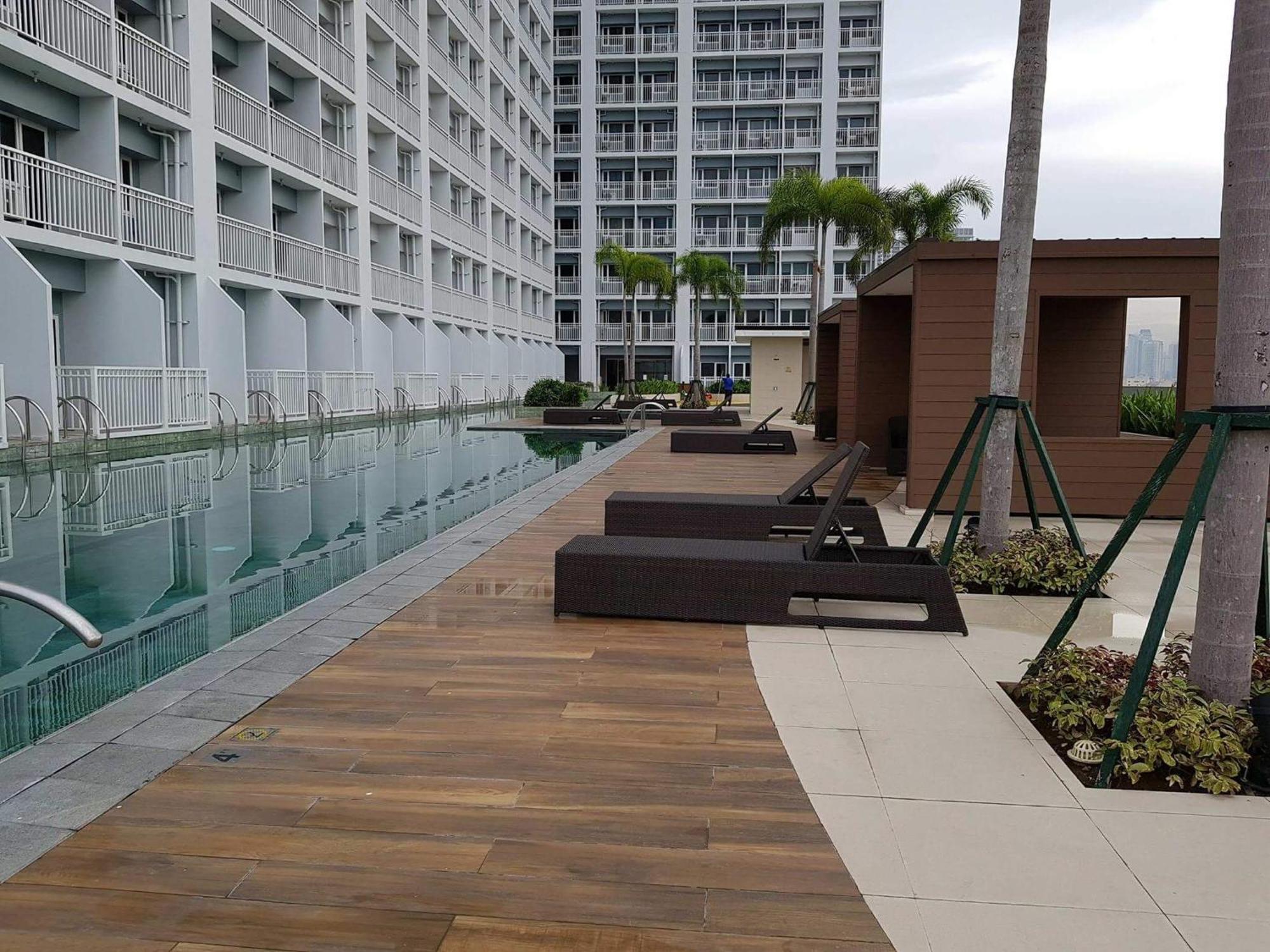 Studio Unit At The Breeze Residences