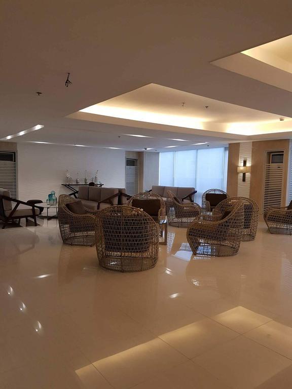 Studio Unit At The Breeze Residences