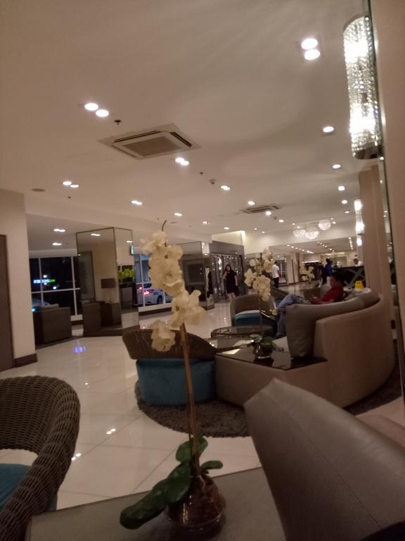 Chin's Place Sea Residences Moa Apartment