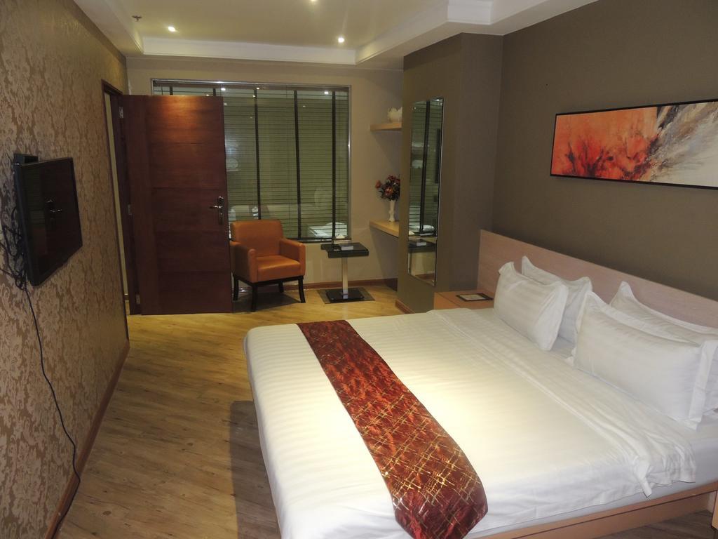 Dela Chambre Manila