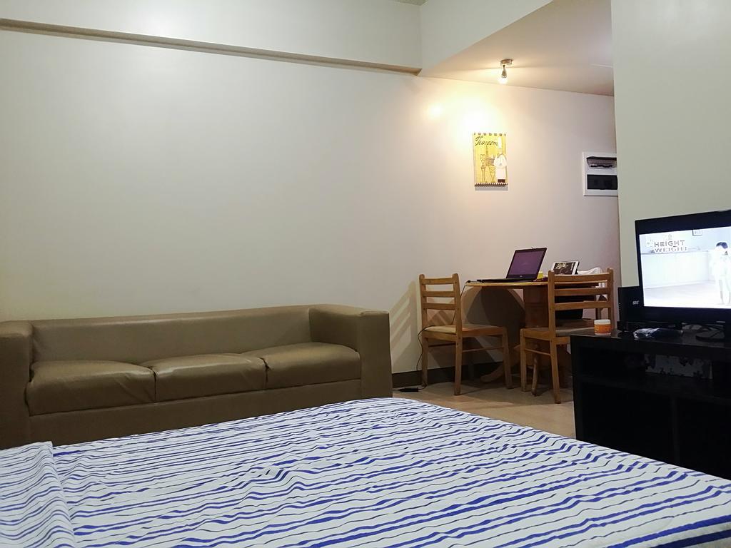 Apartment Palm Tree Near Mnl Airport Terminal 3 By Elr