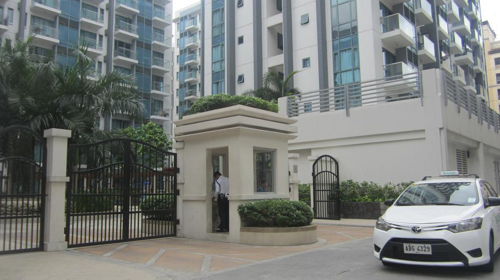 Apartment Palm Tree Near Mnl Airport Terminal 3 By Elr