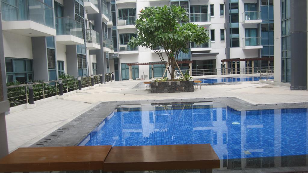 Apartment Palm Tree Near Mnl Airport Terminal 3 By Elr