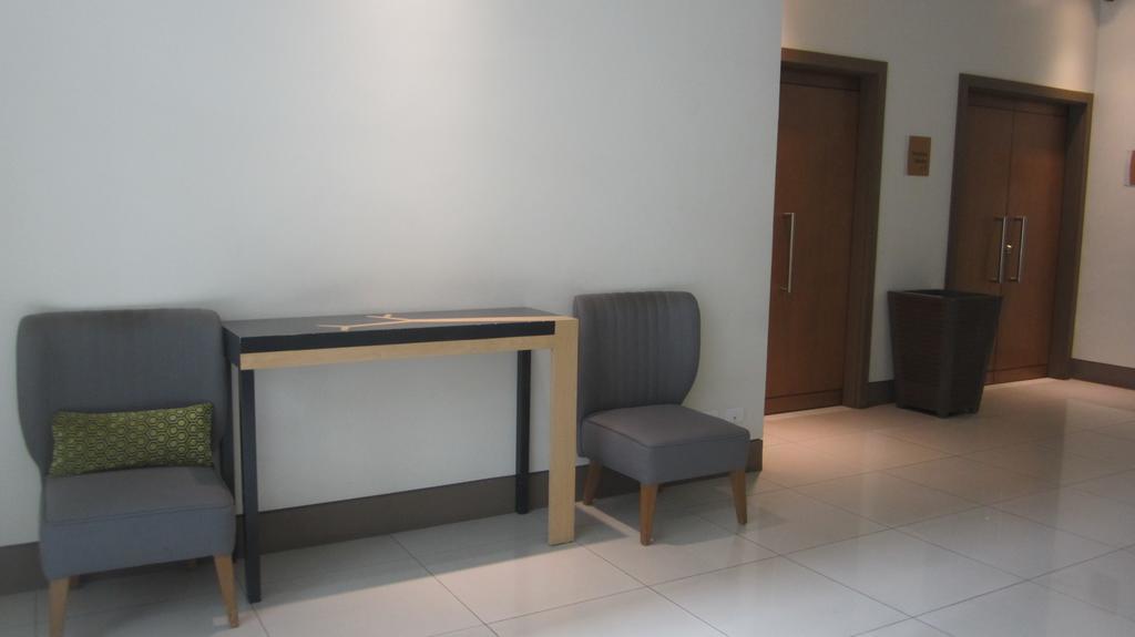 Apartment Palm Tree Near Mnl Airport Terminal 3 By Elr Manila