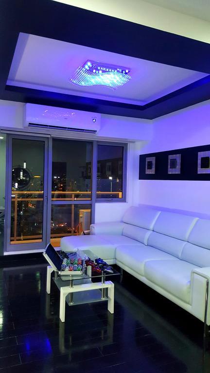 Apartment Modern Luxury Lower Penthouse Unit