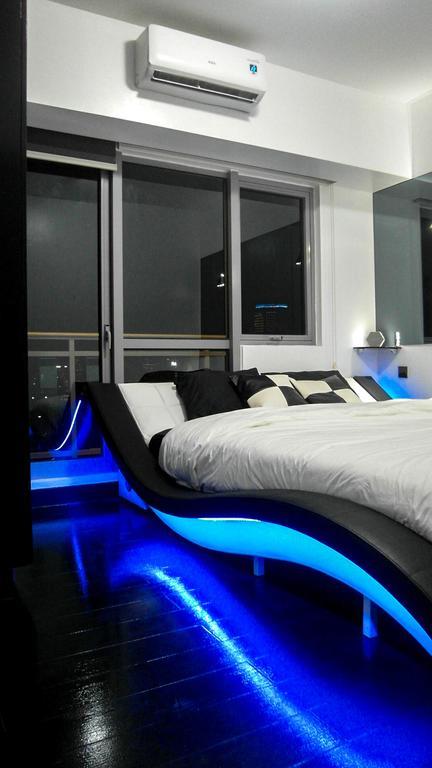 Apartment Modern Luxury Lower Penthouse Unit *