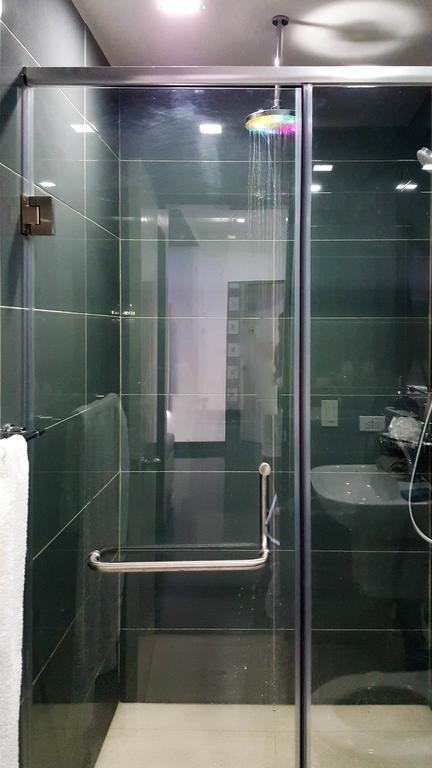 Modern Luxury Lower Penthouse Unit *