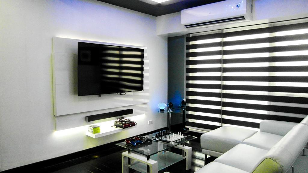 Modern Luxury Lower Penthouse Unit *