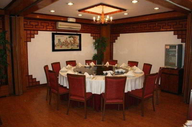 Hotel Aloha Roxas Boulevard