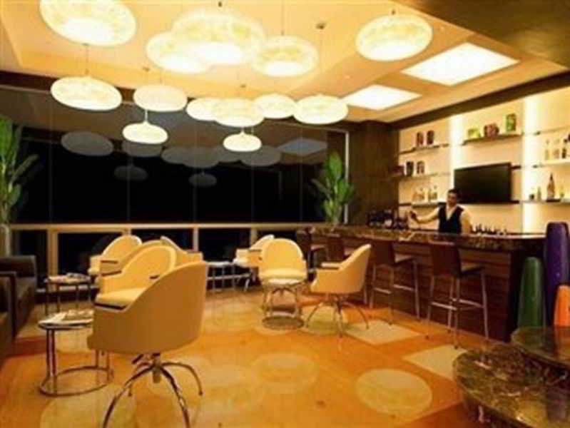 Hotel Ramada By Wyndham Manila
