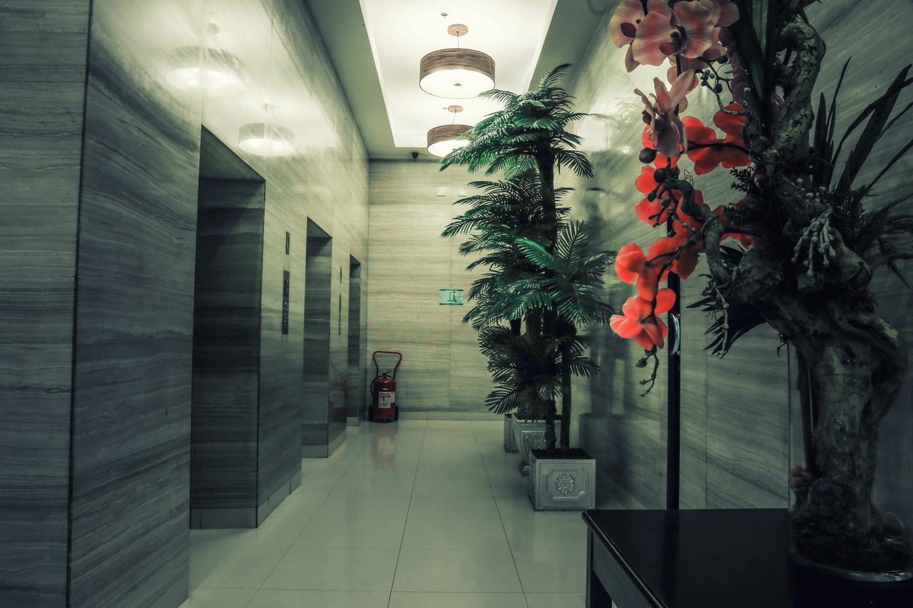 1015 West Insula By Ays *