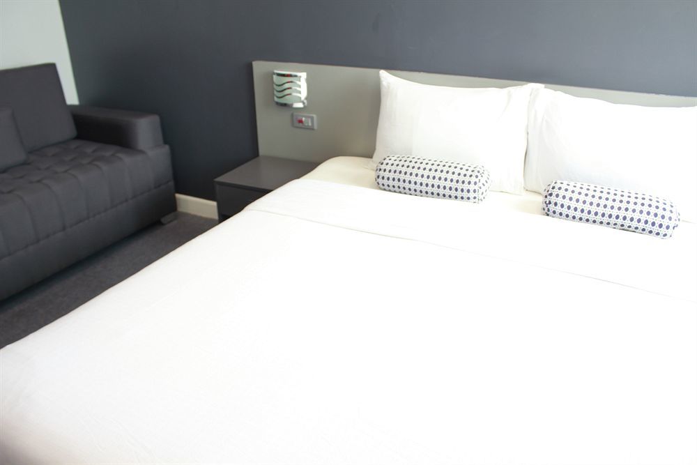 Li Nakpil 3*