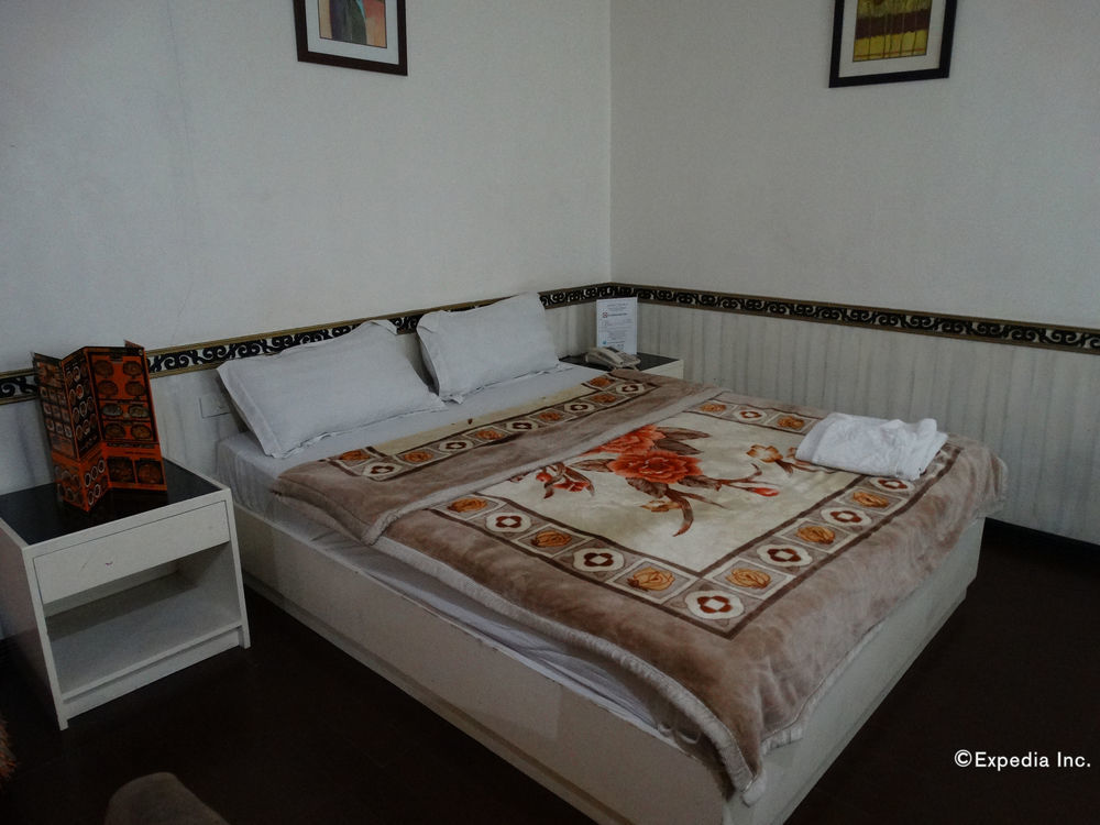 White Palace Condotel 2*
