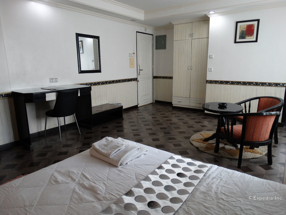 White Palace Condotel 2* Manila