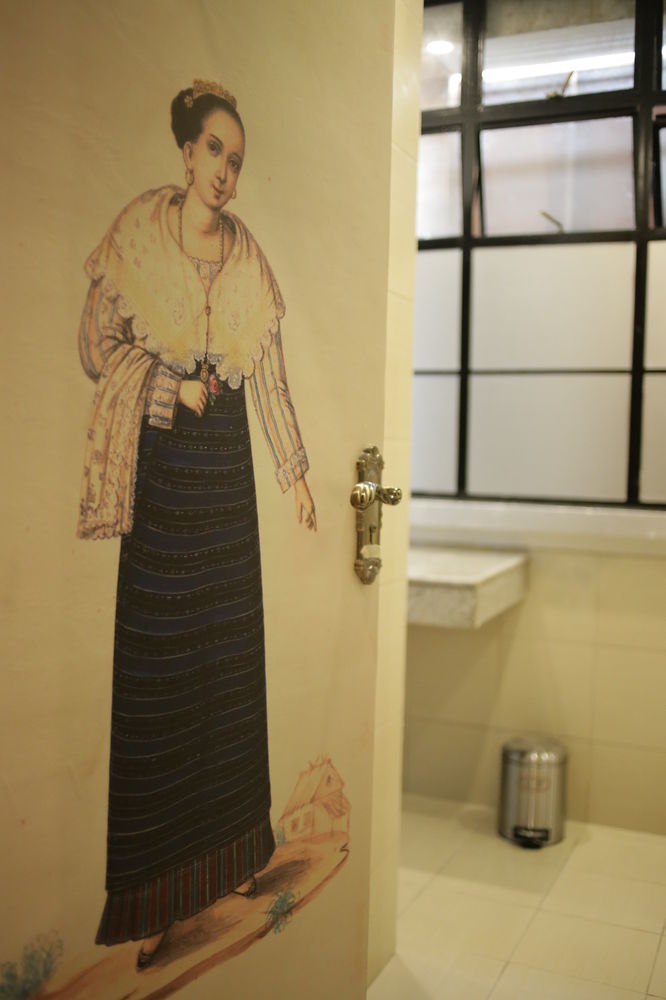 Tambayan Capsule & Bar Hostel Manila