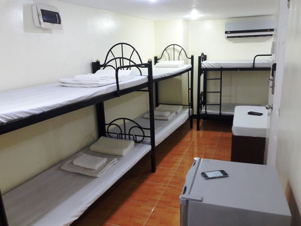 8hostel 2*