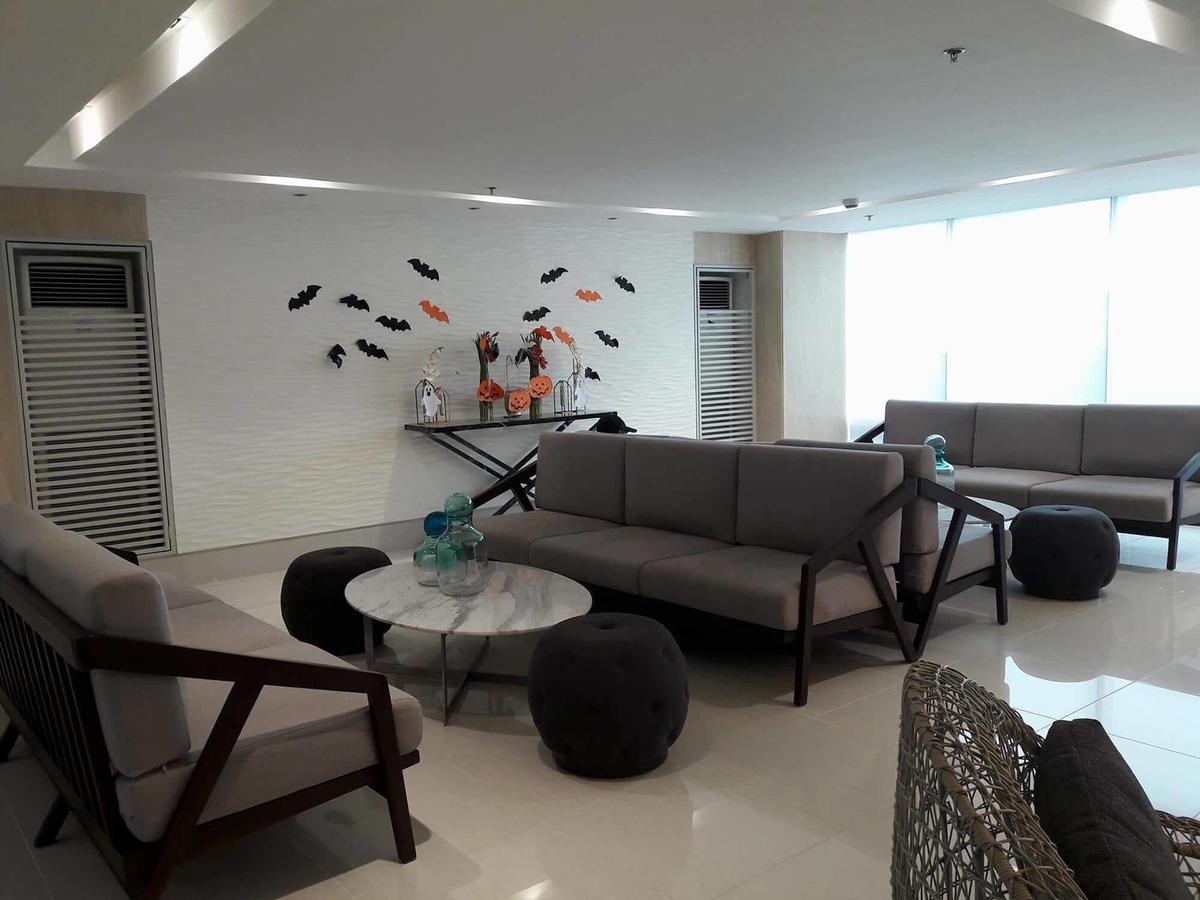 De Luxe, Standard And -the Breeze Residences-close To Airport,mall Of Asia, Us Embassy