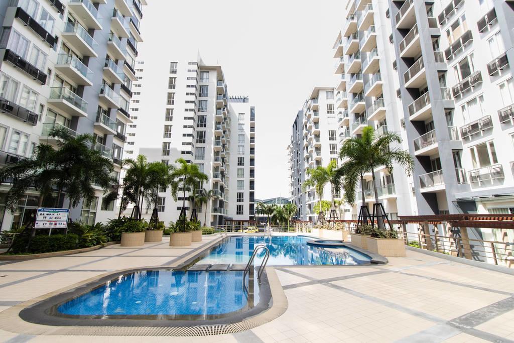 Apartment Palm Tree Across Naia3 By Beth *