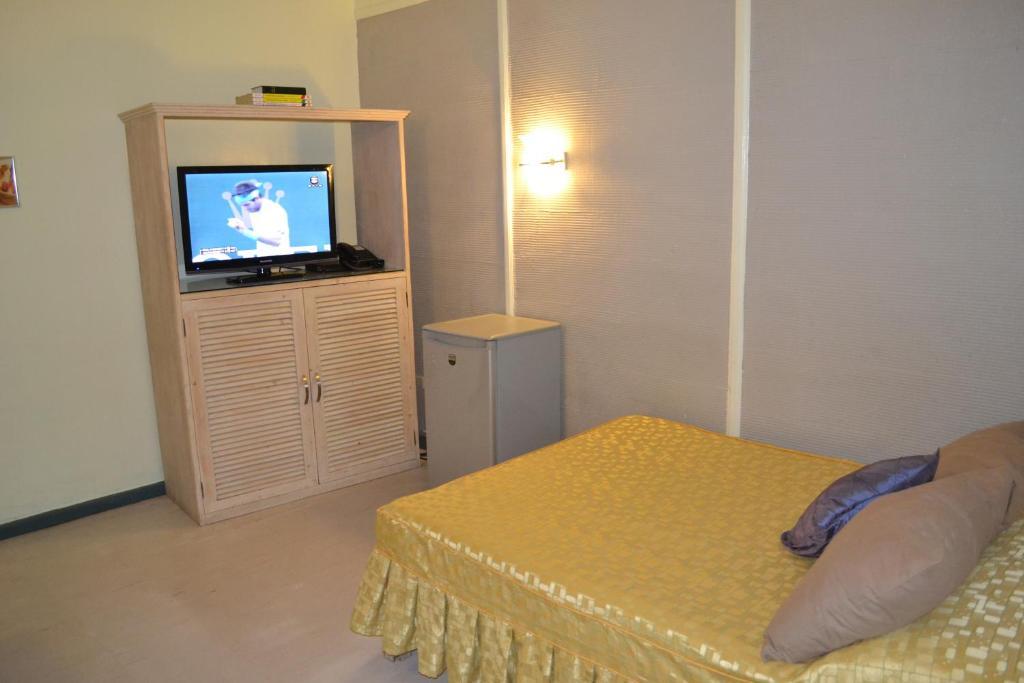 Makati International Inns Hotel 3*