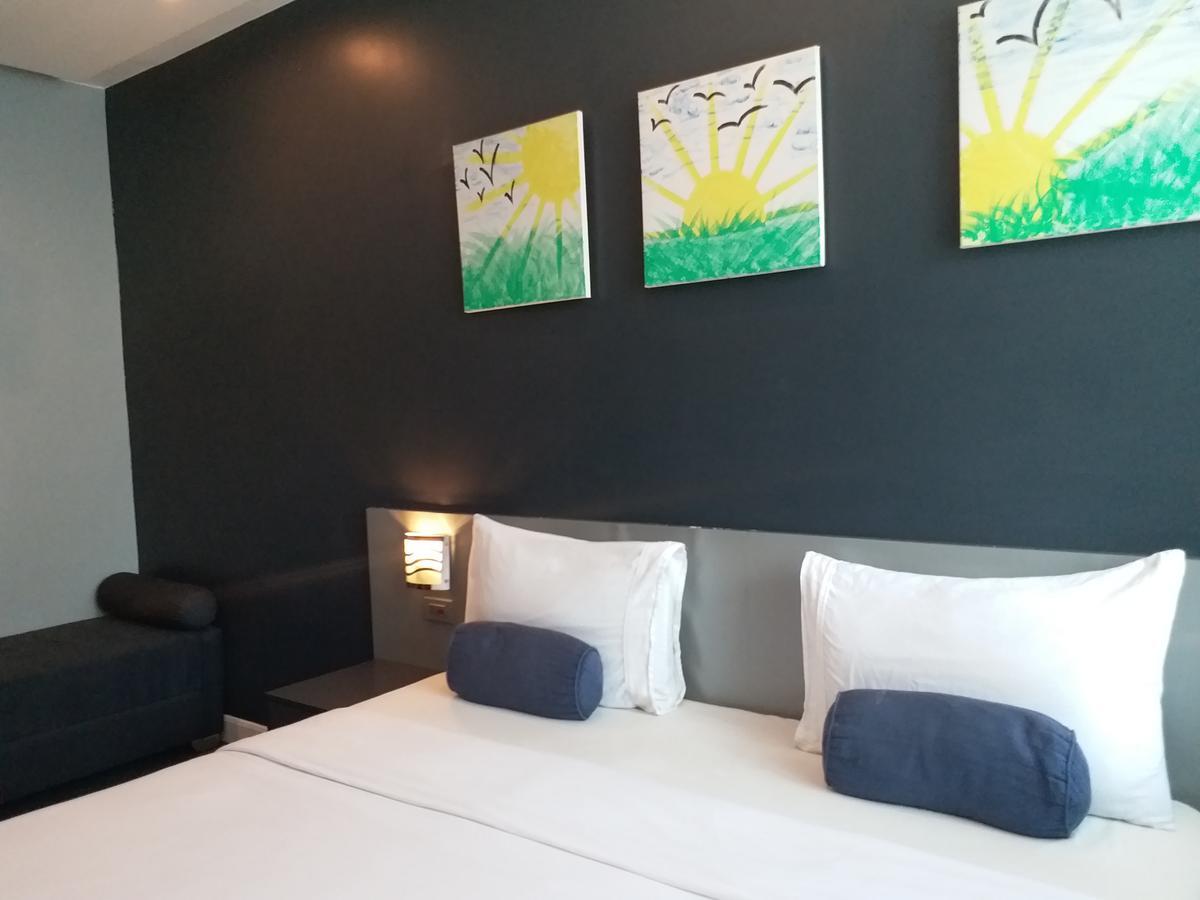 Li Nakpil 3*