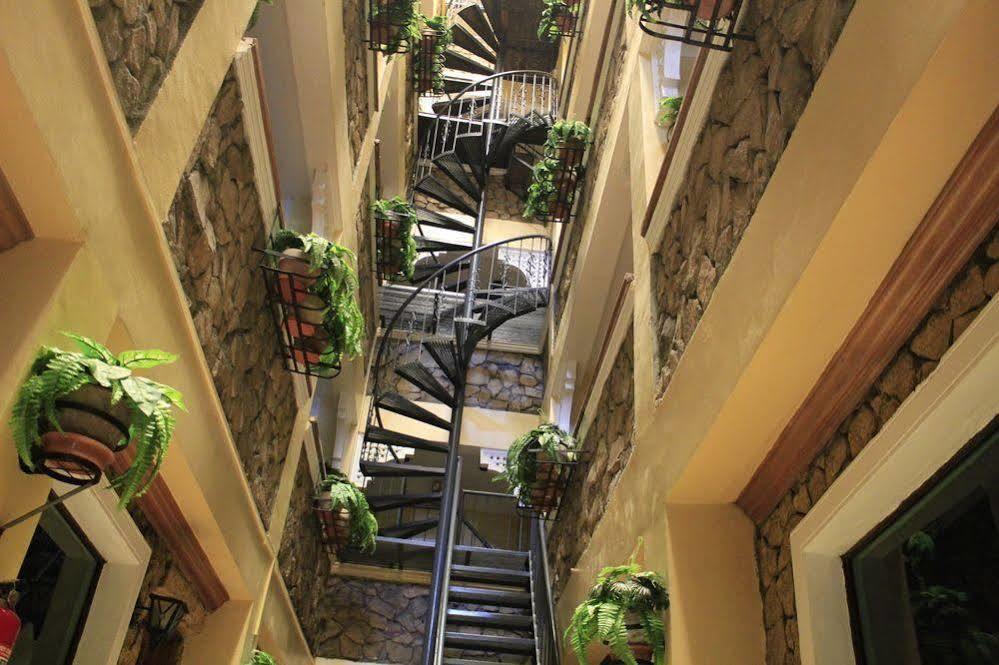 Hotel Makati International Inns 3*