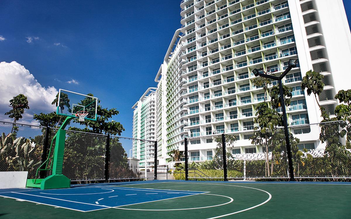 Azure C7 Balcony, Wifi, Near Mall Airport Apartment