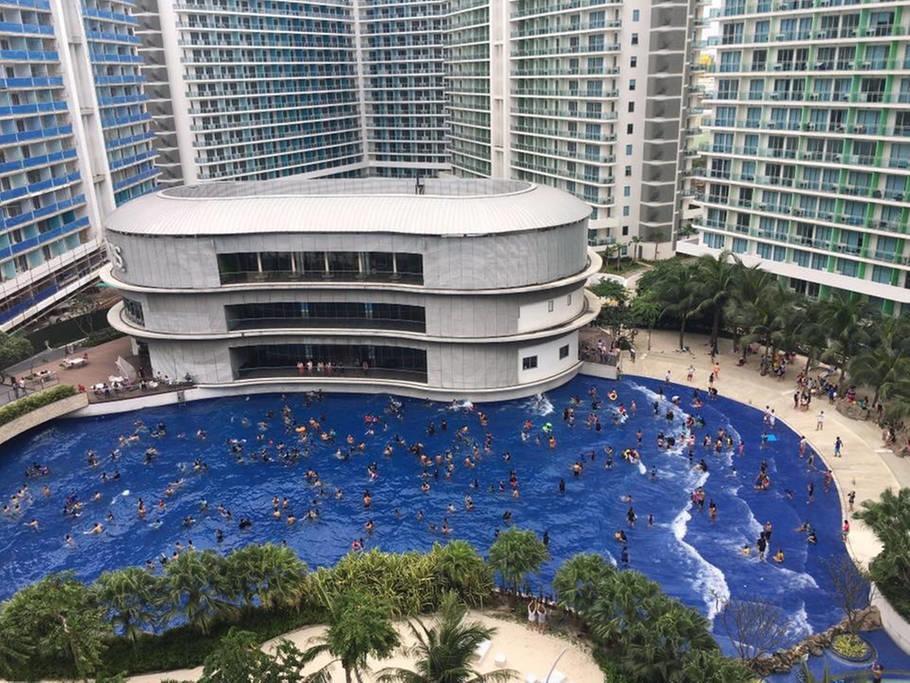Azure C7 Balcony, Wifi, Near Mall Airport *
