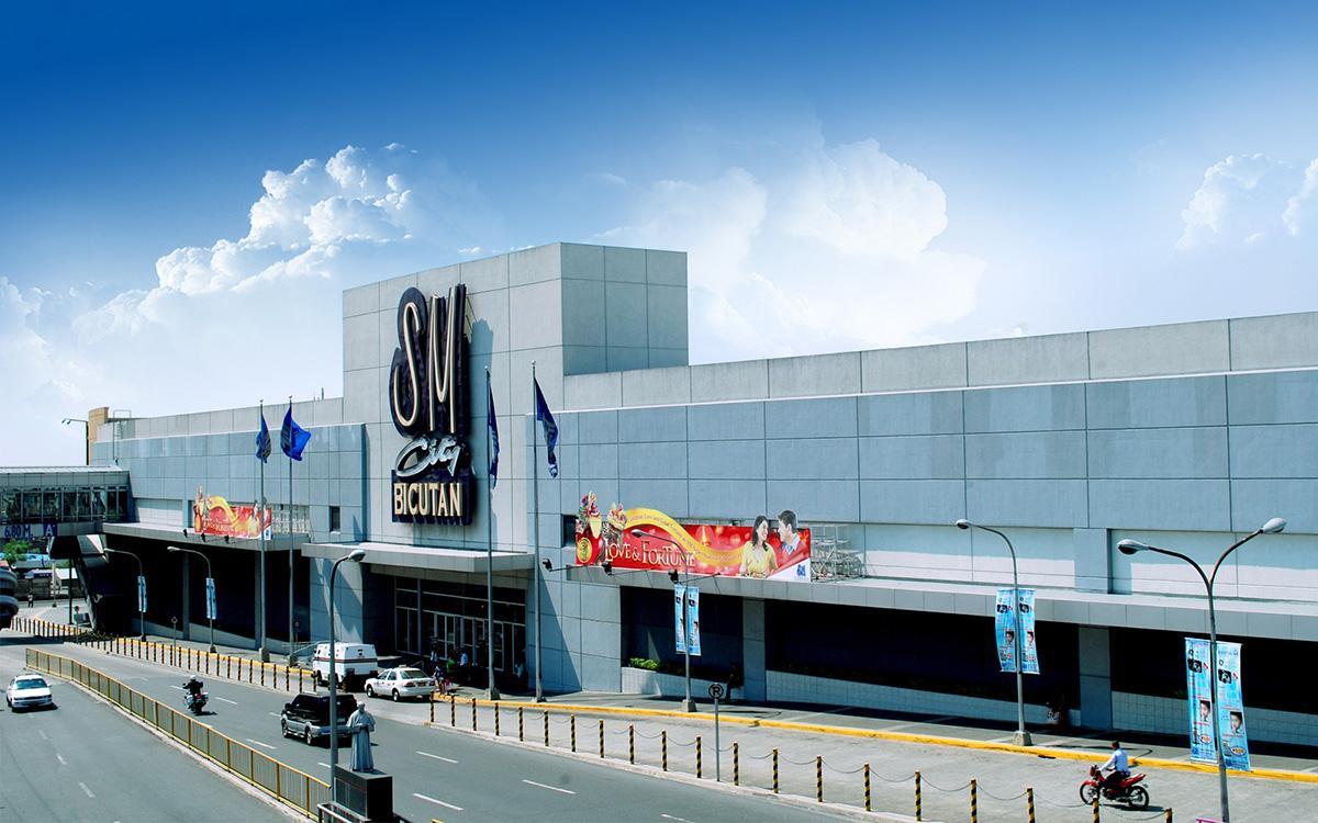 Azure C7 Balcony, Wifi, Near Mall Airport Apartment Manila