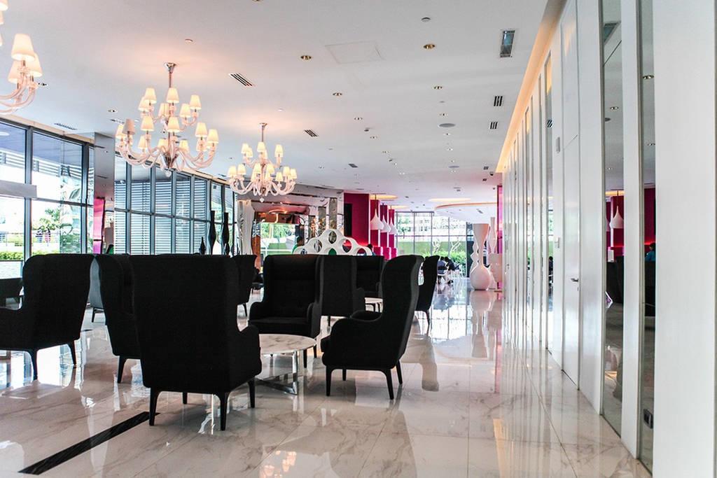 Azure C7 Balcony, Wifi, Near Mall Airport *