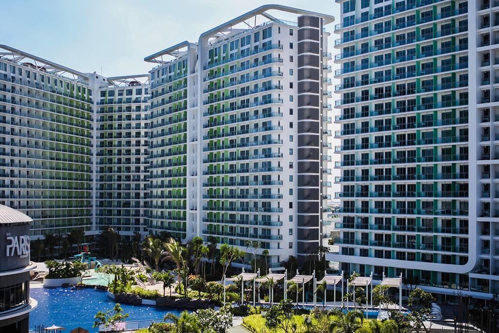 Azure C7 Balcony, Wifi, Near Mall Airport Apartment *