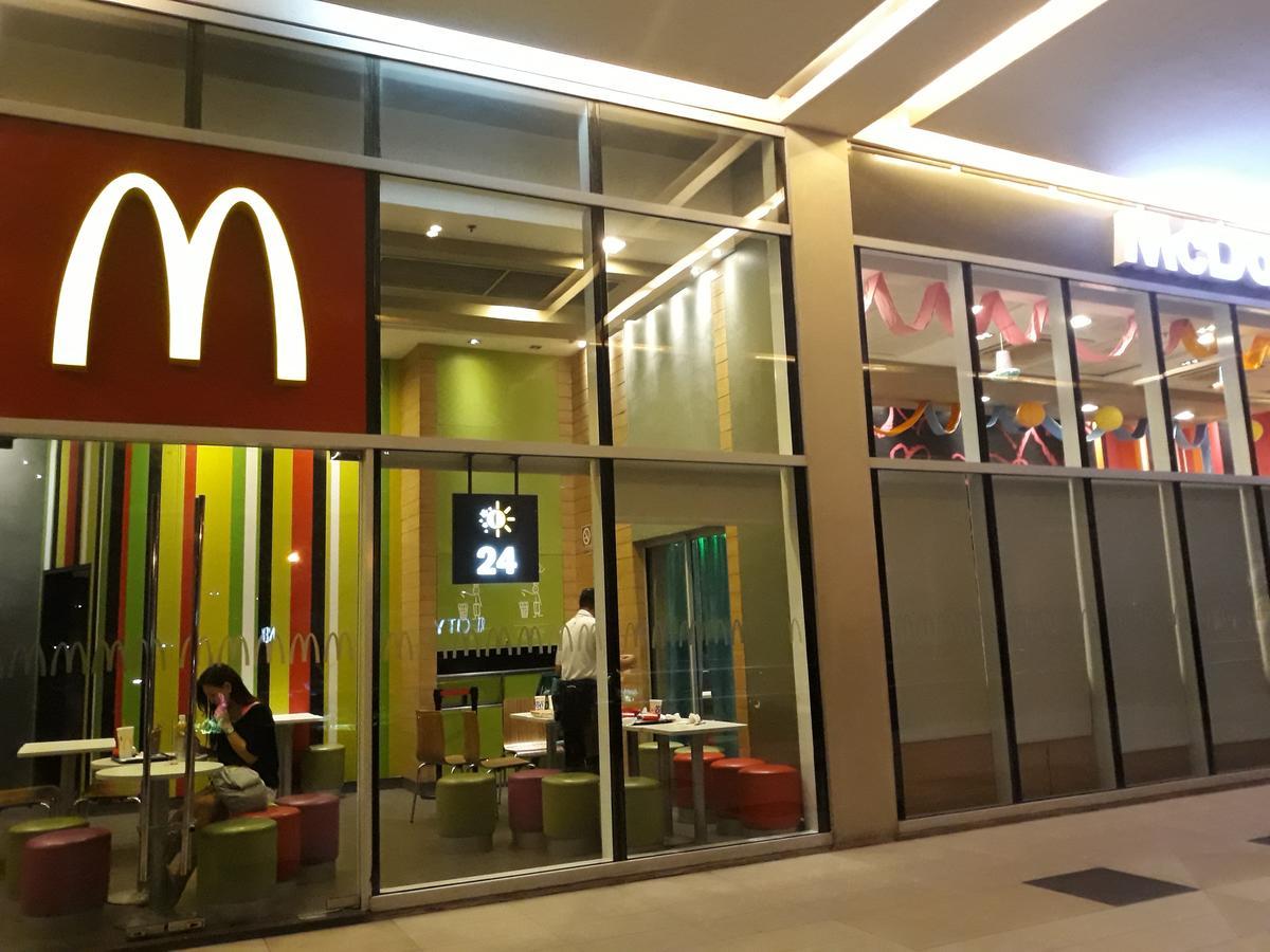 150 Newport - Near Naia T3 Airport *