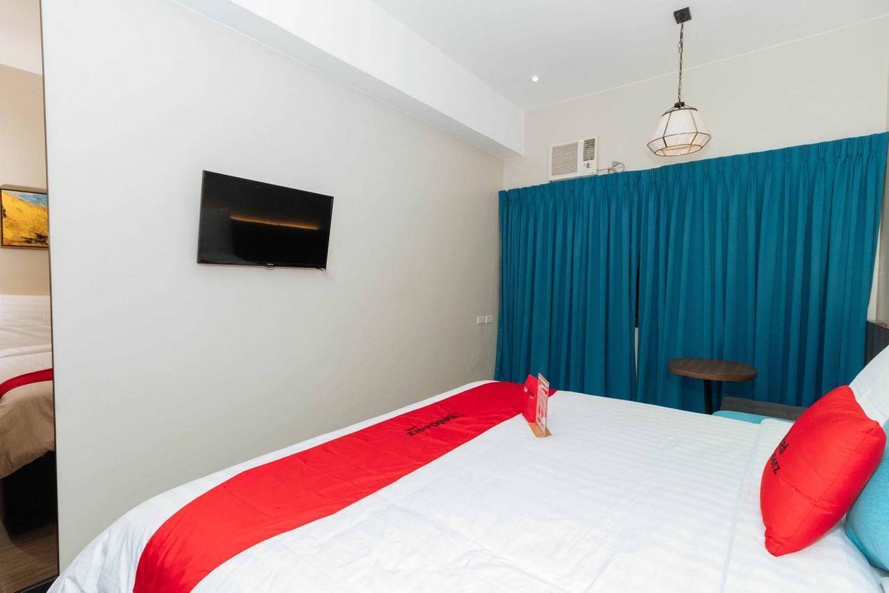 Reddoorz Premium Near Ust Hospital Hotel