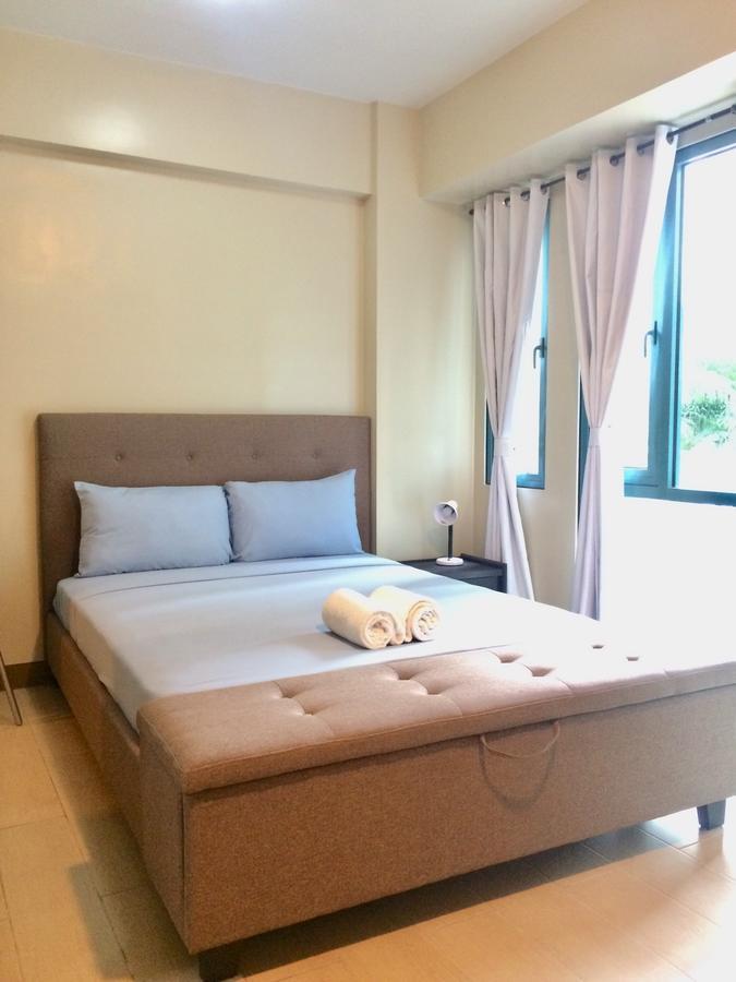 Apartment Two Palm Tree Aesthetic Condotel Manila