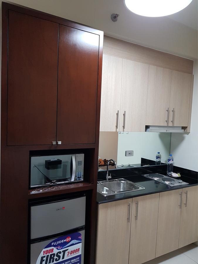 Studio Unit At The Breeze Residences *