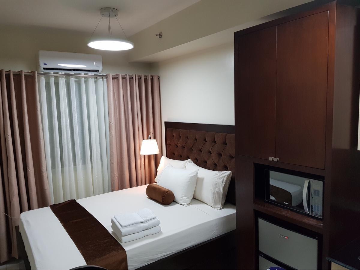 Studio Unit At The Breeze Residences Apartment