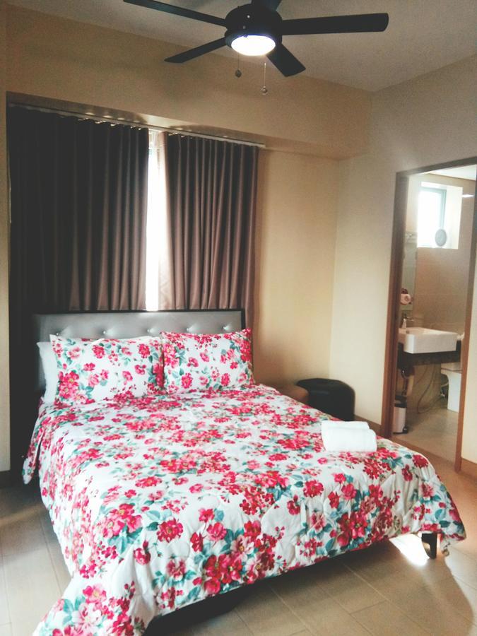 Two Palm Tree Aesthetic Condotel *