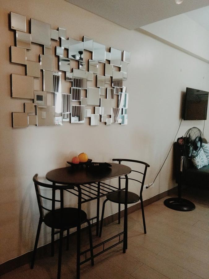 Apartment Two Palm Tree Aesthetic Condotel Manila