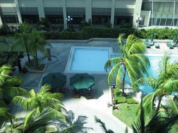 Renaissance Makati City 5*