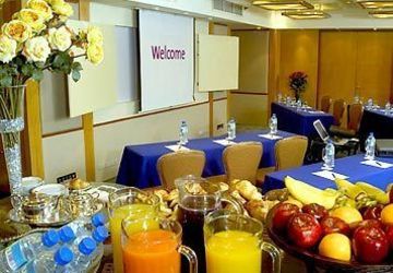Renaissance Makati City Hotel 5*