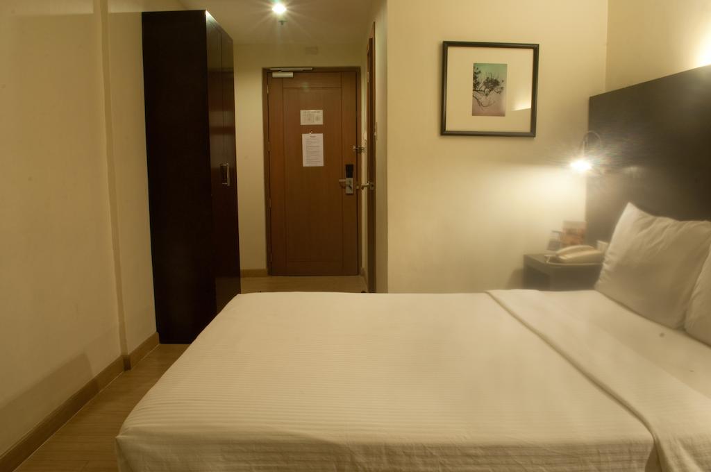 Pearl Lane Hotel 2*