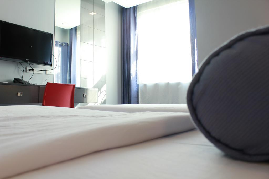 Li Nakpil 3*