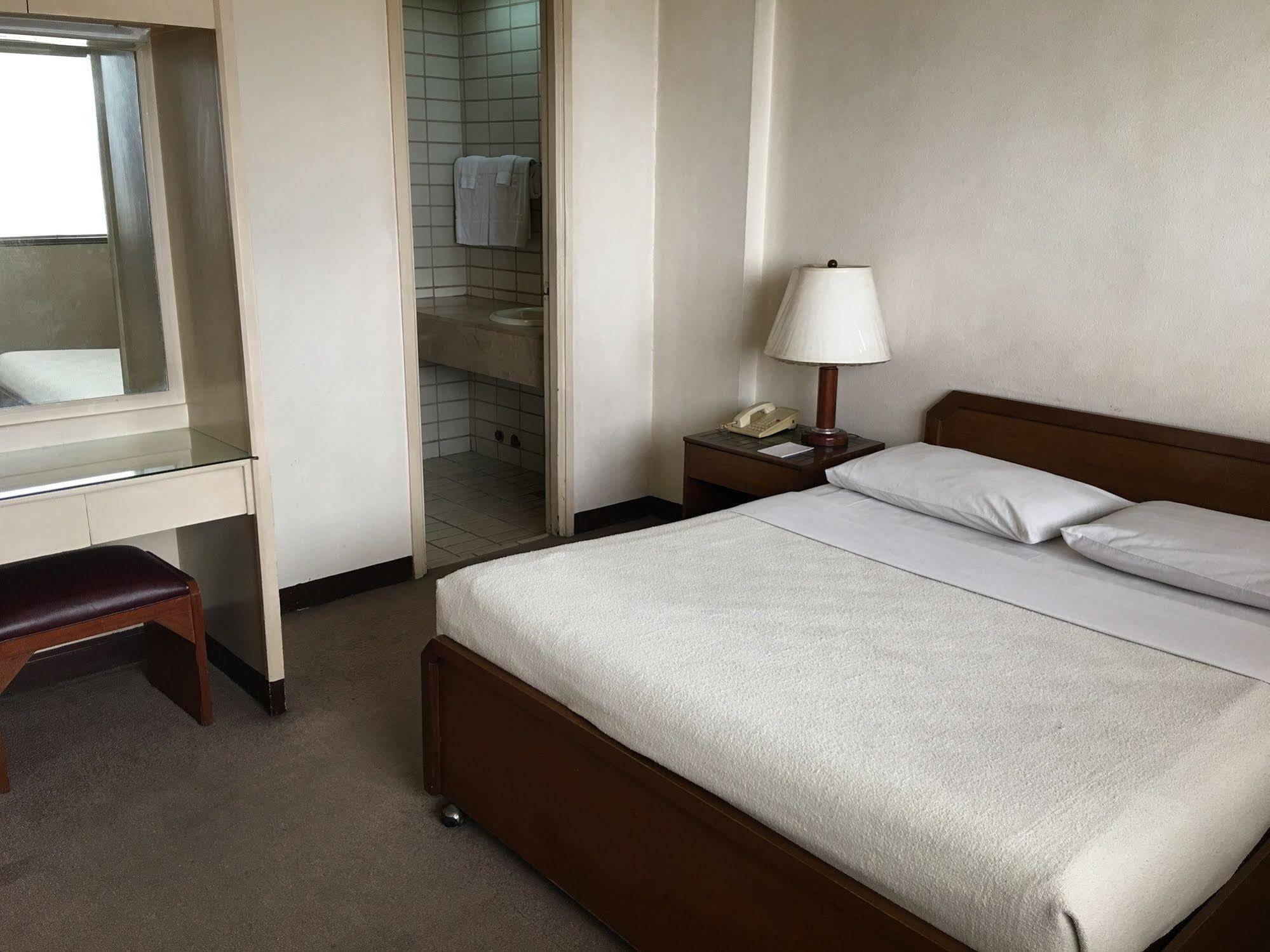 Hotel Sunny Bay Manila