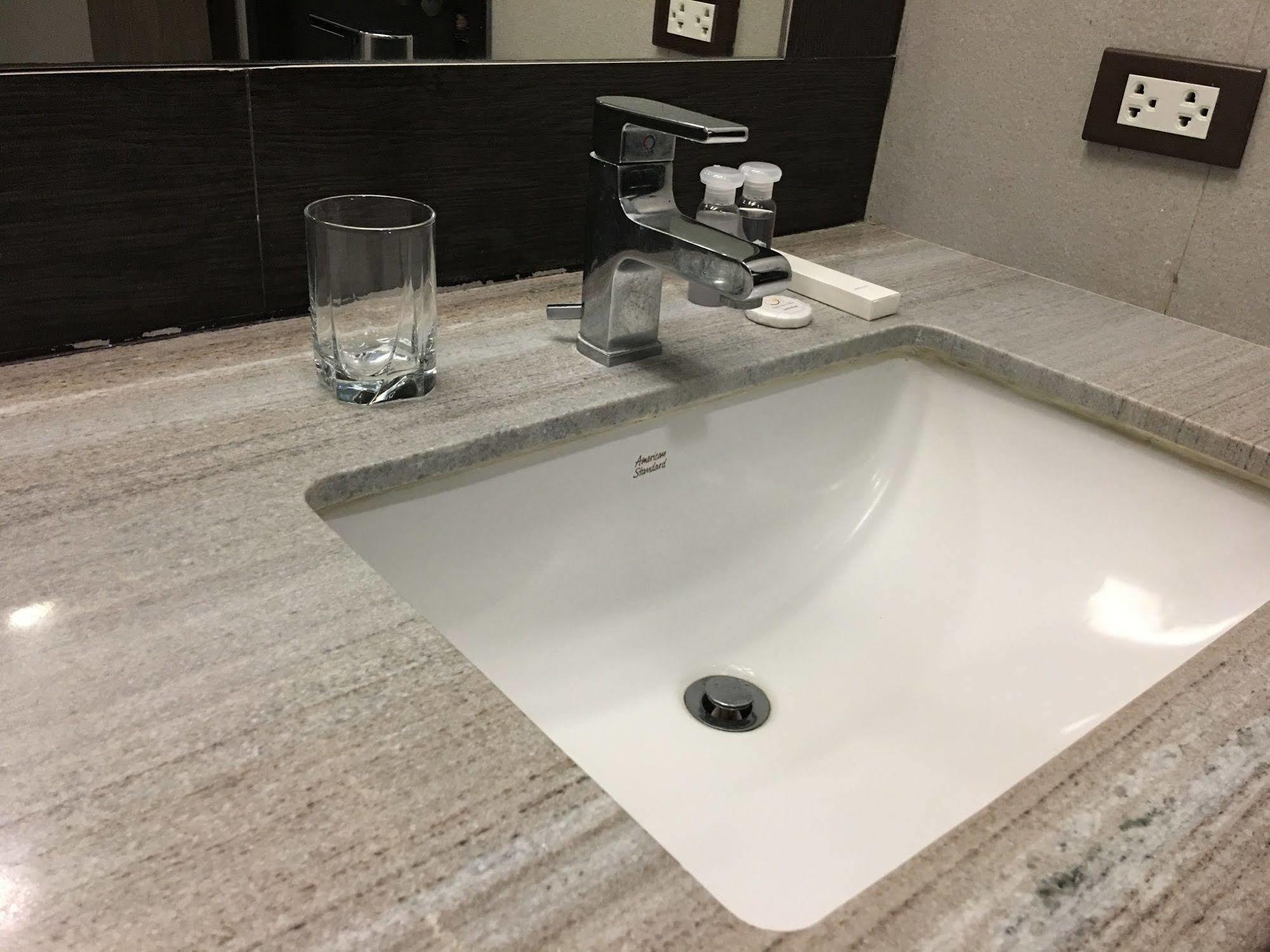 Hotel Sunny Bay Manila