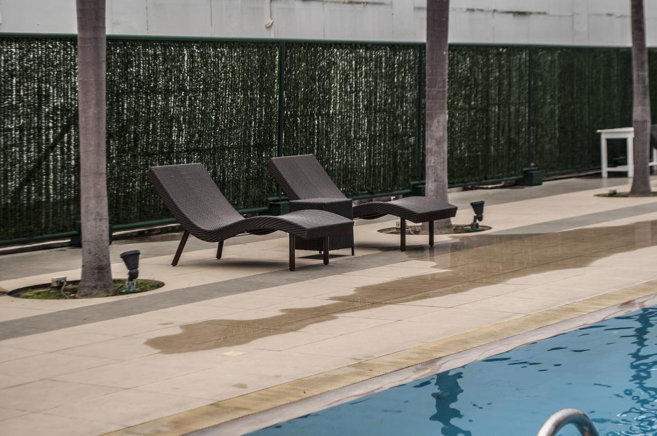 Apartment Titan 2011 At The Levels Alabang Manila