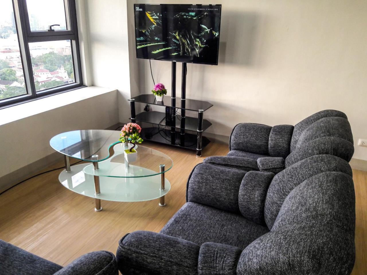 Titan 2011 At The Levels Alabang Apartment *
