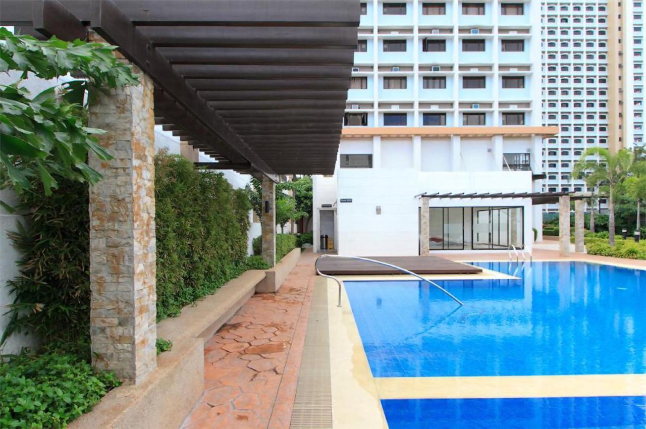 Apartment Titan At Tower 3 Alabang *