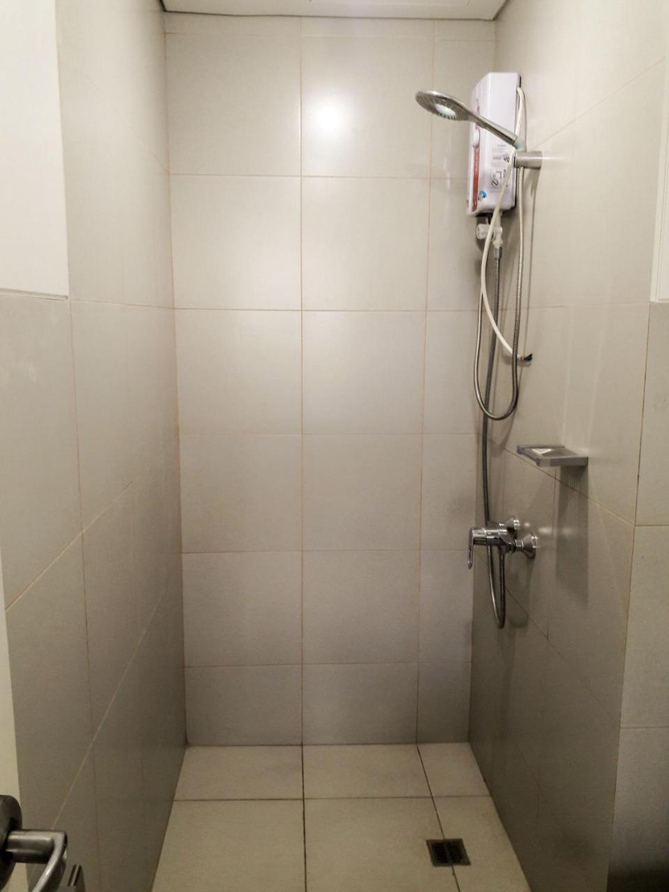 Apartment Titan 2011 At The Levels Alabang Manila